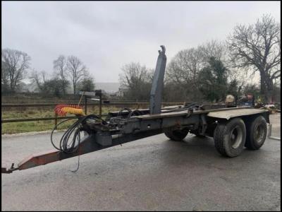 McCauley 2Axle Hooklift